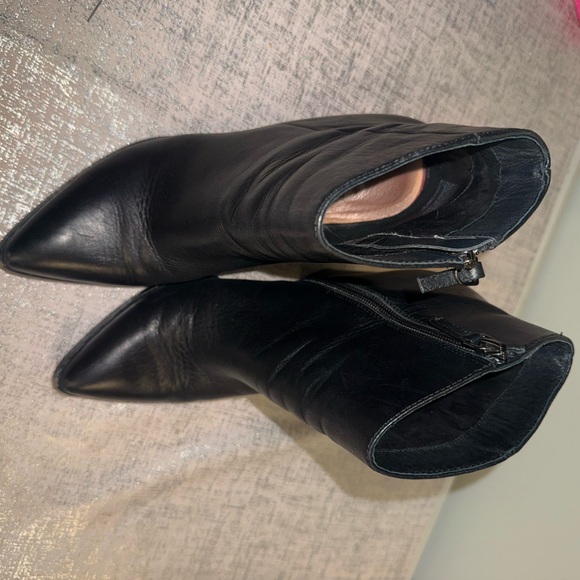 Halogen Black Leather Pointed Toe Ankle Boots - Picture 13 of 16